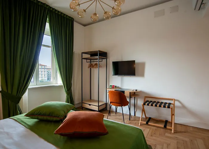 ベッド・アンド・ブレックファスト ザ ファイブ ルームズ 4*