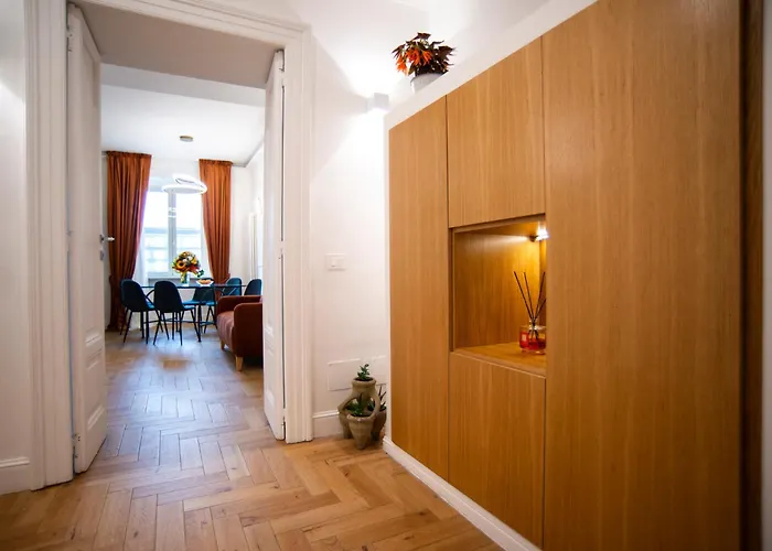 ベッド・アンド・ブレックファスト ザ ファイブ ルームズ ナポリ