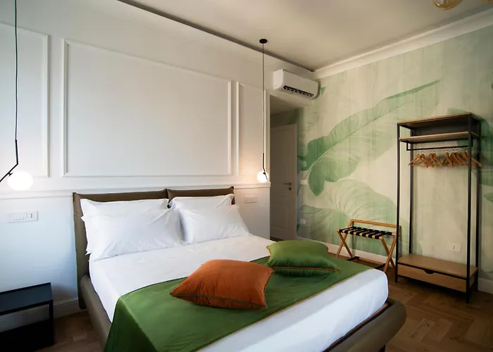 ザ ファイブ ルームズ 4* ナポリ