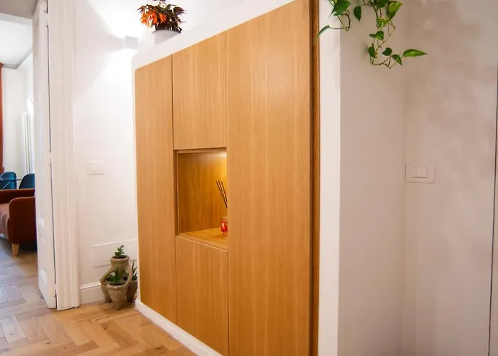 ベッド・アンド・ブレックファスト ザ ファイブ ルームズ 4*