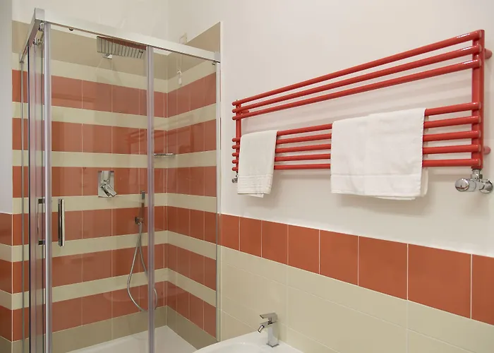 ザ ファイブ ルームズ ベッド・アンド・ブレックファスト 4*