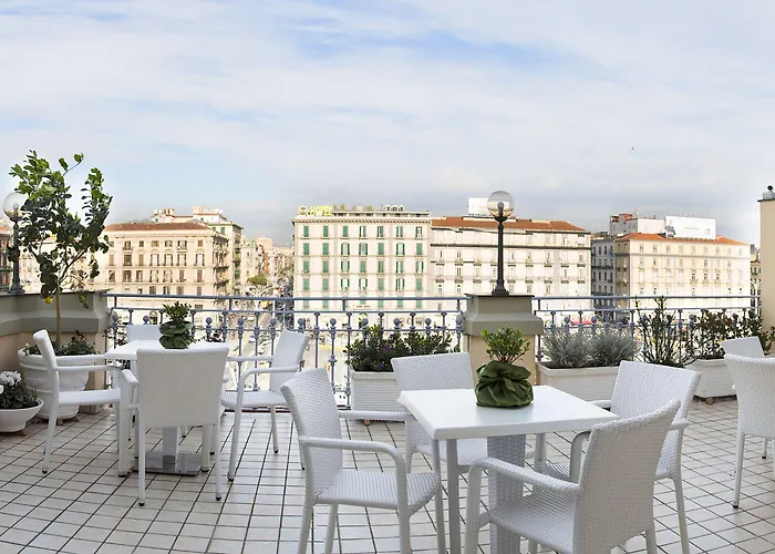 ベッド・アンド・ブレックファスト ザ ファイブ ルームズ 4*