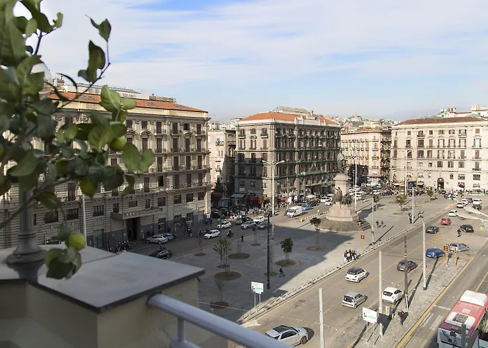 ベッド・アンド・ブレックファスト ザ ファイブ ルームズ ナポリ