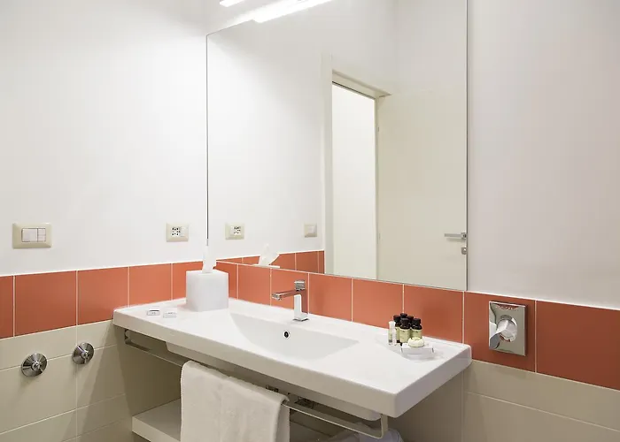 ベッド・アンド・ブレックファスト ザ ファイブ ルームズ 4*