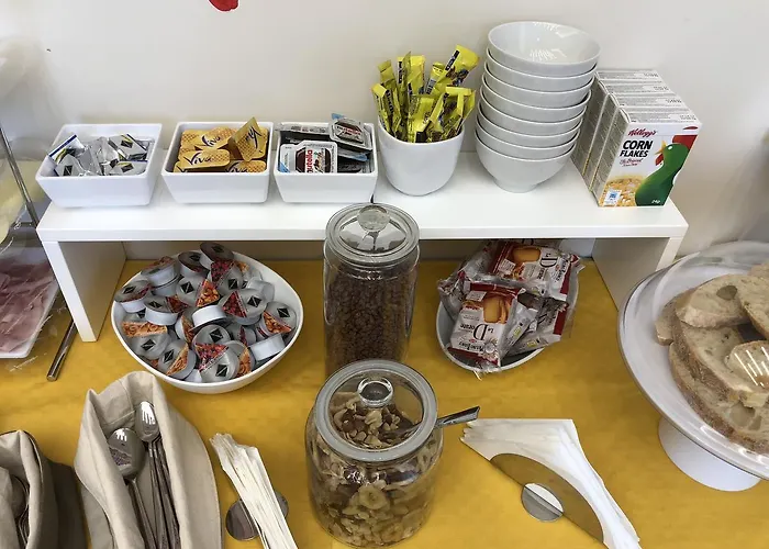 ザ ファイブ ルームズ ベッド・アンド・ブレックファスト ナポリ