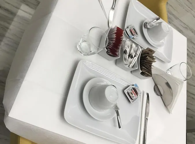 ザ ファイブ ルームズ ベッド・アンド・ブレックファスト ナポリ